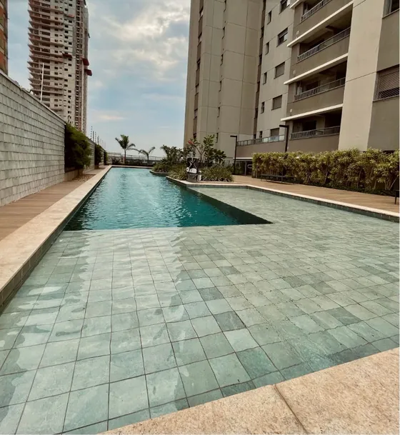 Piscina do condomínio